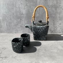 Load image into Gallery viewer, Bamboo Handled Square Tea Set with Square Cups
