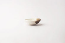 Load image into Gallery viewer, Small Round Saucer
